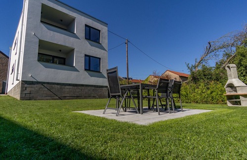 Schwemlingen Apartment | New comfort apartment with garden, terrace and barbecue. Feeling good included.