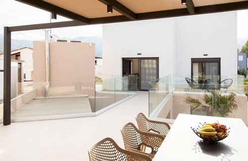 Georgioupolis Villa | New Contemporary Villa, A/C, Private Pool, Gym - 500 meters from the Beach & Town in Georgioupoli!