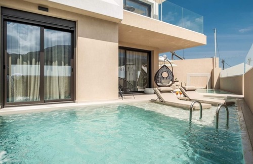 Georgioupolis Villa | New Contemporary Villa, A/C, Private Pool, Gym - 500 meters from the Beach & Town in Georgioupoli!