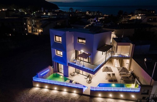 Georgioupolis Villa | New Contemporary Villa, A/C, Private Pool, Gym - 500 meters from the Beach & Town in Georgioupoli!