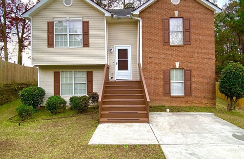 Church Street House | NEW Contemporary Home 7 mins to Airport-Renovated