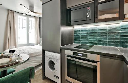 Quartier de la Goutte-d'Or Apartment | NEW ! Cosy Suite Intimate Nest Sacré Coeur Paris !