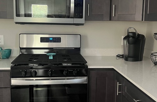 Geneva-on-the-Lake Cottage | New cottage in a quiet residential area! Close to the strip! 7 mi. from Spire.