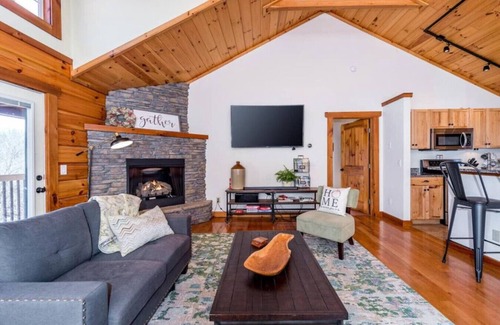 Leicester Cabin | *NEW*Cozy Cabin|Sleep 6|20 Mins to DT and Biltmore
