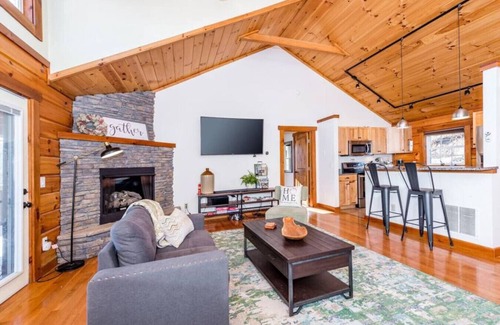 Leicester Cabin | *NEW*Cozy Cabin|Sleep 6|20 Mins to DT and Biltmore
