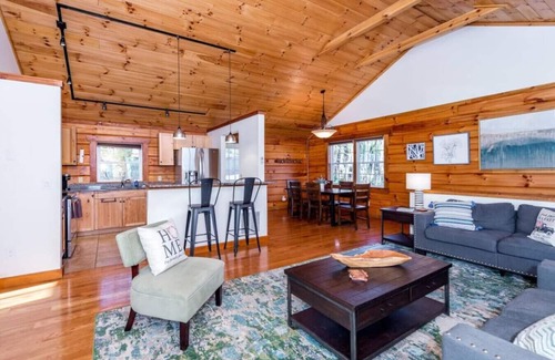 Leicester Cabin | *NEW*Cozy Cabin|Sleep 6|20 Mins to DT and Biltmore