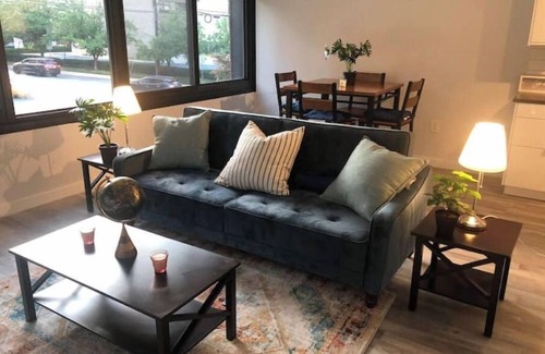 Downtown Condo | New Cozy exquisite condo in downtown Silver Spring
