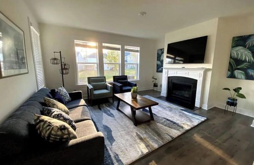 Morrisville House | NEW! Cozy Modern Townhouse Minutes from RDU & RTP