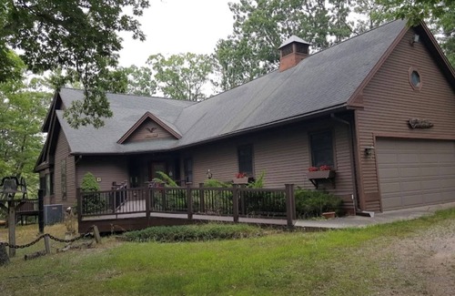 Glen Arbor House | New Crystal River Listing for Summer 2022! 3 day min. Sleeps 14.