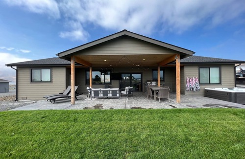 Desert Aire House | New Custom Multi Master + Sleeping Room Golf Course Home w/Outdoor Living Area