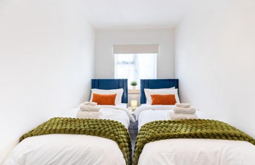 Plumstead Apartment | New! Delightful 2BR Flat in Woolwich