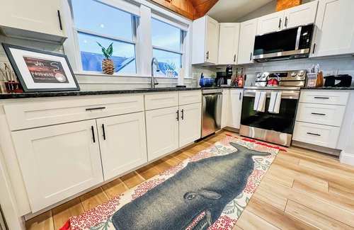 Gloucester Apartment | New Design - Walk to DNTN, Beauport, Beach, Train