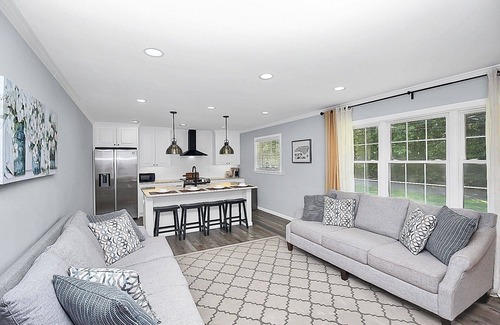 Matthews House | NEW! Designer Remodel w King Bed, Fast WiFi