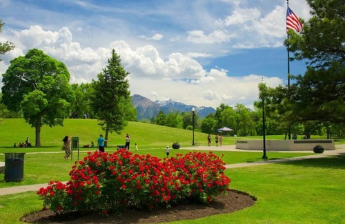 East Central Apartment | New Distinctive Historical Unit from 5 Star Host