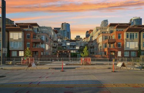 Downtown Seattle House | New Downtown 2 Beds, 2 Baths Waterfront Alaska 127