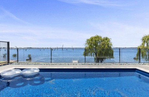 Yarrawonga House | NEW: Elements on the Waters Edge, Woodlands