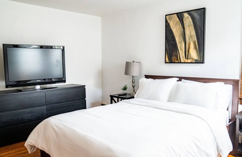 Nashua House | -NEW Entire Home - Sleeps 11 - 45 Mins to Boston-