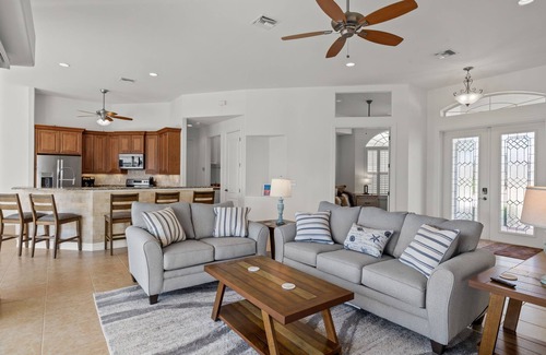 Pelican House | NEW EVERYTHING! 4-bed 3 bath South Facing spill over spa pool. 2 king suites