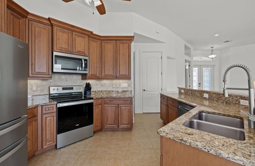 Pelican House | NEW EVERYTHING! 4-bed 3 bath South Facing spill over spa pool. 2 king suites