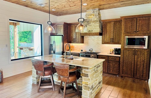 Broken Bow Cabin | New Family/Couples Cabin w/Heated Pool/Sauna/Hot Tub/Firepit/Private/Fireplace
