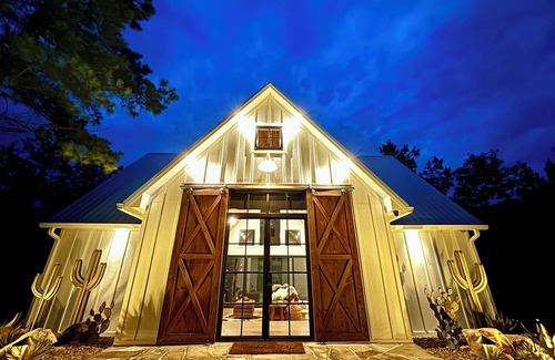 Broken Bow Cabin | New Family/Couples Cabin w/Heated Pool/Sauna/Hot Tub/Firepit/Private/Fireplace