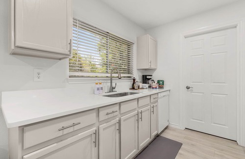Braun's Farm House | New!FamilyGetaway w/Theater/BBQ/FirePit@SeaWorld/SixFlags