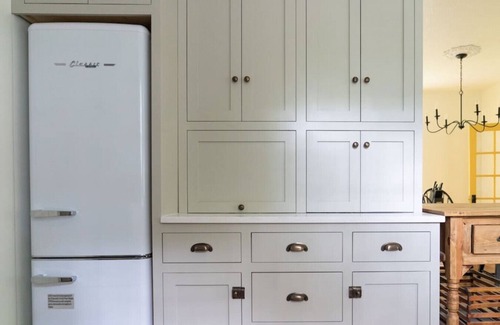 Mendon House | *NEW FINNISH SAUNA! Cheerful, Cozy Farmhouse Cottage and Apple Orchard