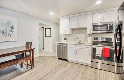 Vineyard Apartment | New Furnished 2Bd Apt! Great for Long Stays
