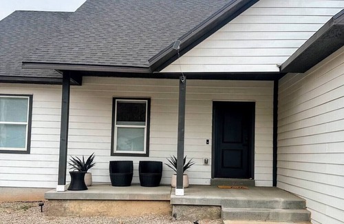 Moab South Valley Apartment | NEW! GameRm–HotTub–TheaterRm–Mtn Views–3000sf–BBQ