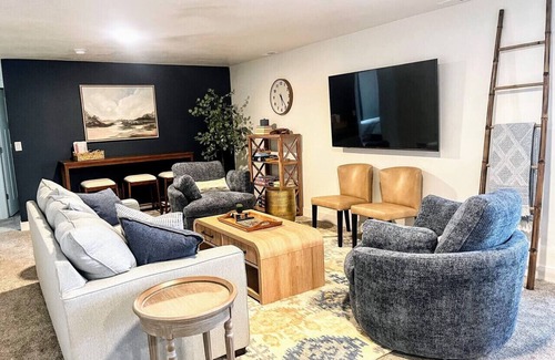 Moab South Valley Apartment | NEW! GameRm–HotTub–TheaterRm–Mtn Views–3000sf–BBQ