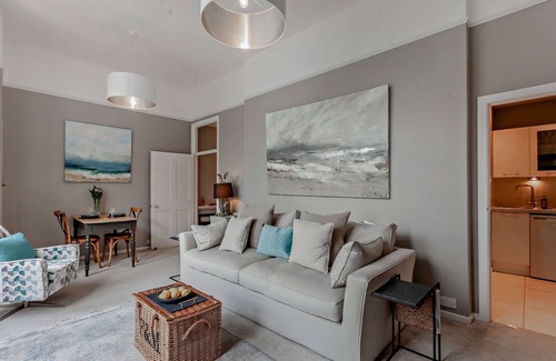 Upper Town Cottage | New- Georgian Retreat - an apartment that sleeps 2 guests in 1 bedroom