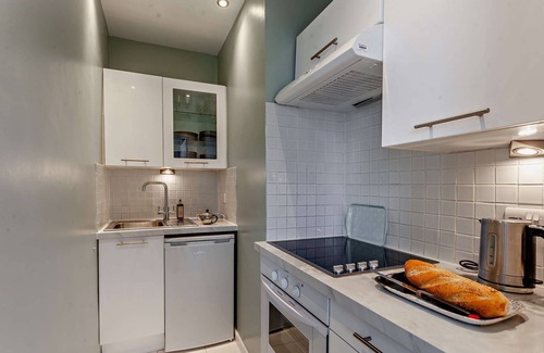 Upper Town Cottage | New- Georgian Retreat - an apartment that sleeps 2 guests in 1 bedroom