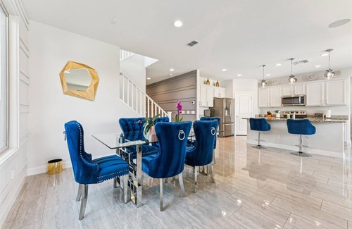 Glendale House | New Glendale Listing - Modern - Pool - Near Stadium & Westgate Entertainment