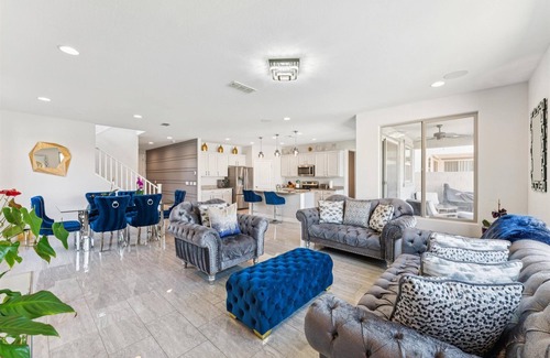 Glendale House | New Glendale Listing - Modern - Pool - Near Stadium & Westgate Entertainment