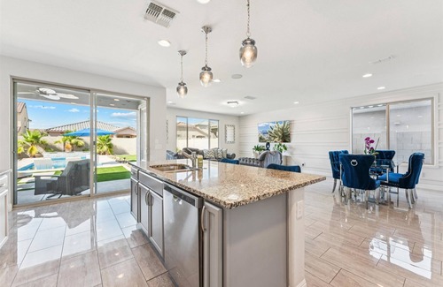 Glendale House | New Glendale Listing - Modern - Pool - Near Stadium & Westgate Entertainment