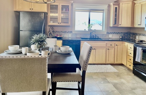 McCall Cabin | NEW! Guest House @ Jug Mountain Retreat! 360° of Mountain Views! Perfect Base Camp for SnowMobiling!