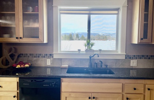 McCall Cabin | NEW! Guest House @ Jug Mountain Retreat! 360° of Mountain Views! Perfect Base Camp for SnowMobiling!