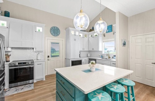 Port Bolivar House | New! Gulfwinds - Beachfront, Heated saltwater pool & spa, 3BR/2Ba, dog-friendly!