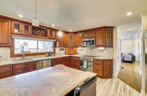 East Shore House | New Haven Gem w/Private Pool, Walk to Beach!