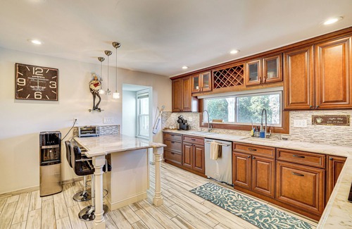 East Shore House | New Haven Gem w/Private Pool, Walk to Beach!