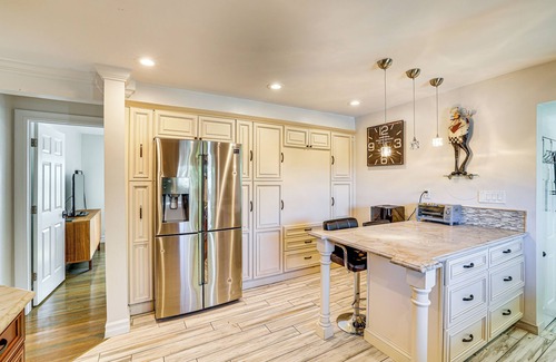 East Shore House | New Haven Gem w/Private Pool, Walk to Beach!