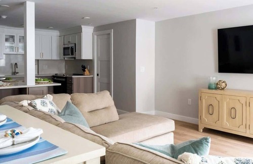 Newport Apartment | NEW! Heart of downtown 2bed 2bath