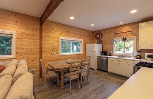 Port Angeles Cabin | NEW Hiker's Hideaway