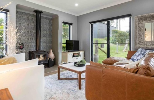 Flaxton House | NEW Hinterland Hideaway next to Kondalilla Falls