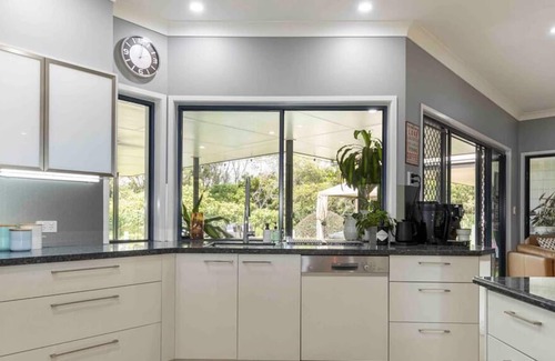 Flaxton House | NEW Hinterland Hideaway next to Kondalilla Falls