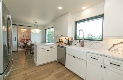 Fredericksburg House | NEW! Hot Tub Fire Pit Luxe w AMAZING views! 10 acres less than 4 Mins from Main!