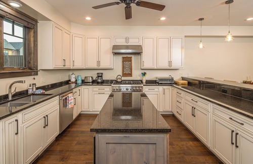 Big Sky Condo | New! Hot Tub, Town Center, Air Conditioning! Western Luxe Delight!