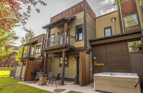 Big Sky Condo | New! Hot Tub, Town Center, Air Conditioning! Western Luxe Delight!