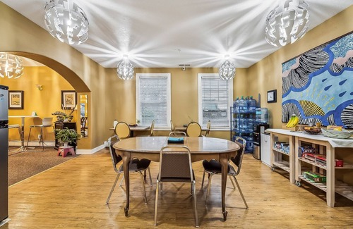 Cathlamet Condo | NEW! Hotel Cathlamet Room 218 - Queen Suite