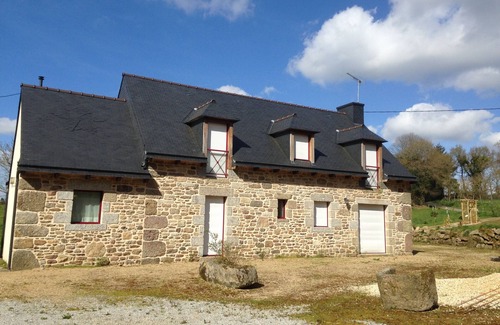 Saint-Gilles-Pligeaux House | New house in the countryside